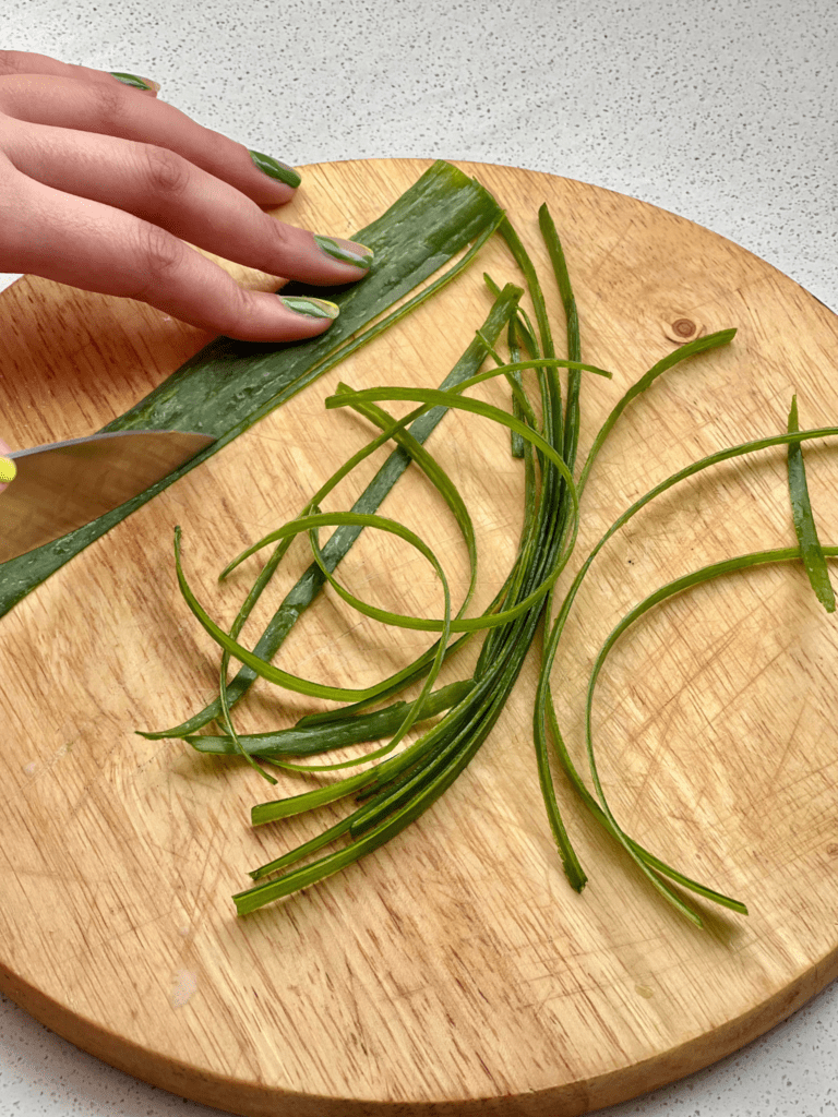 cut spring onions lengthways