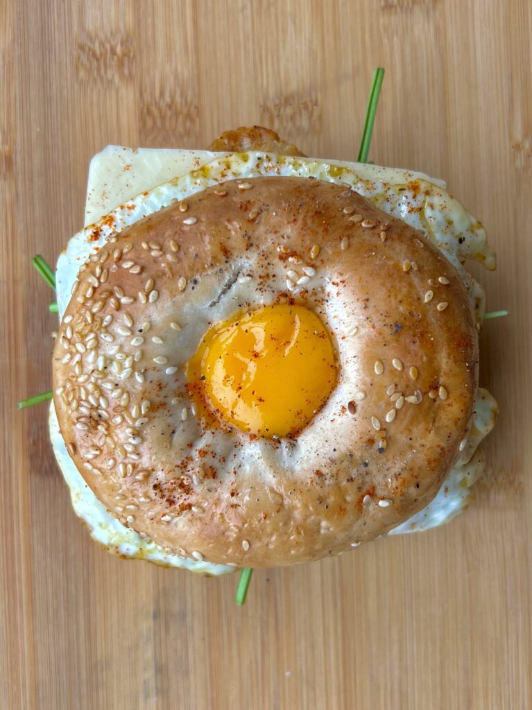 Veggie breakfast bagel image 