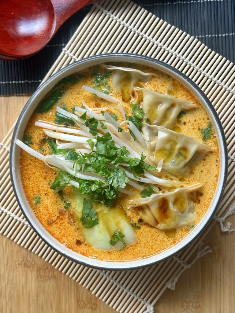 Spicy noodle dumpling soup 